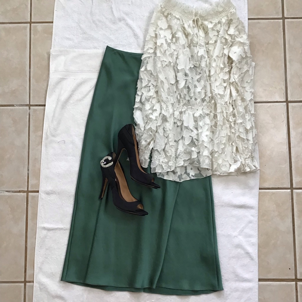 NWT- SIMKHAI Elegant Green Silky Midi Skirt Size 0 - Picture 2 of 9